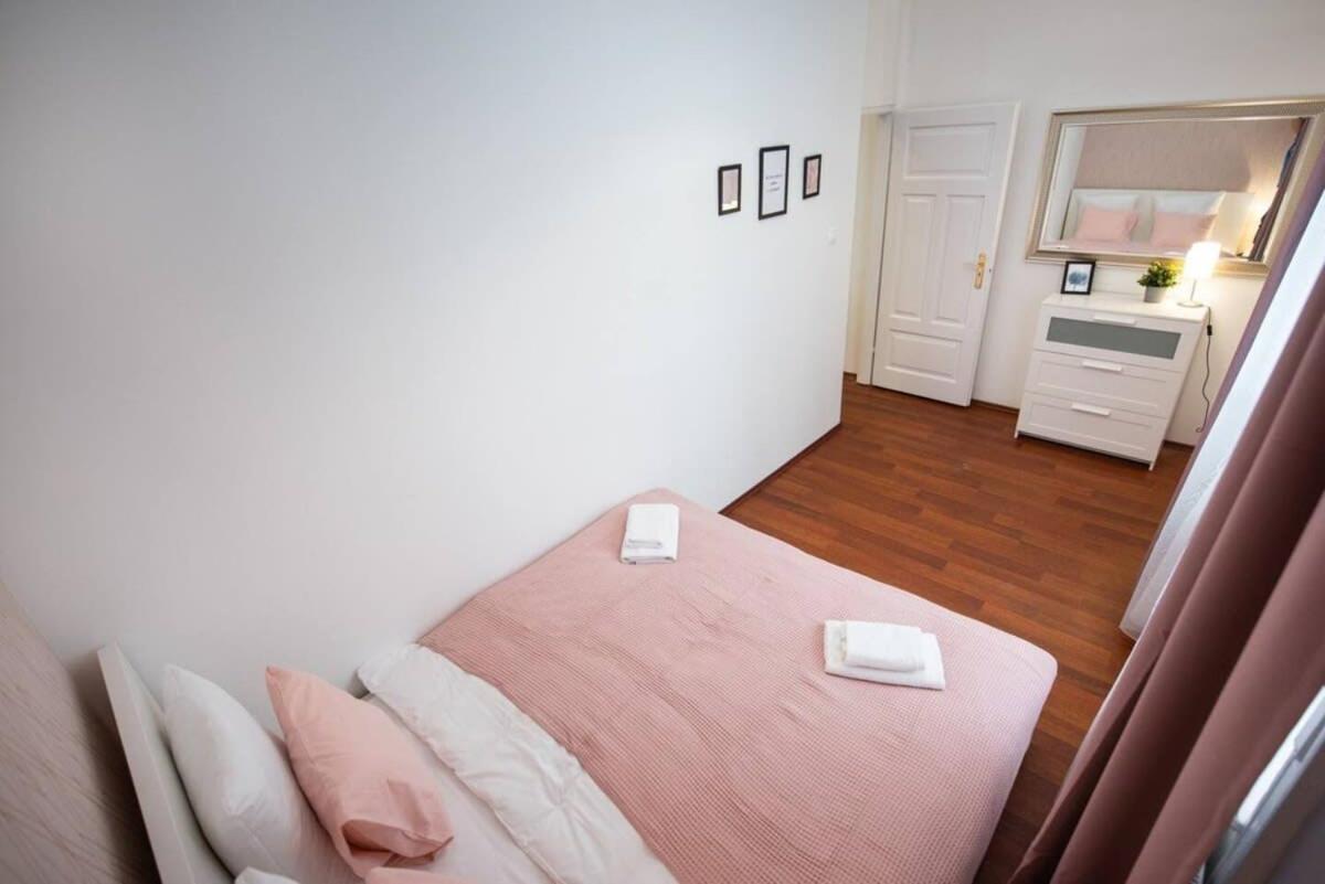 Very Central Convenient Large Ac Place Budapest Exterior photo
